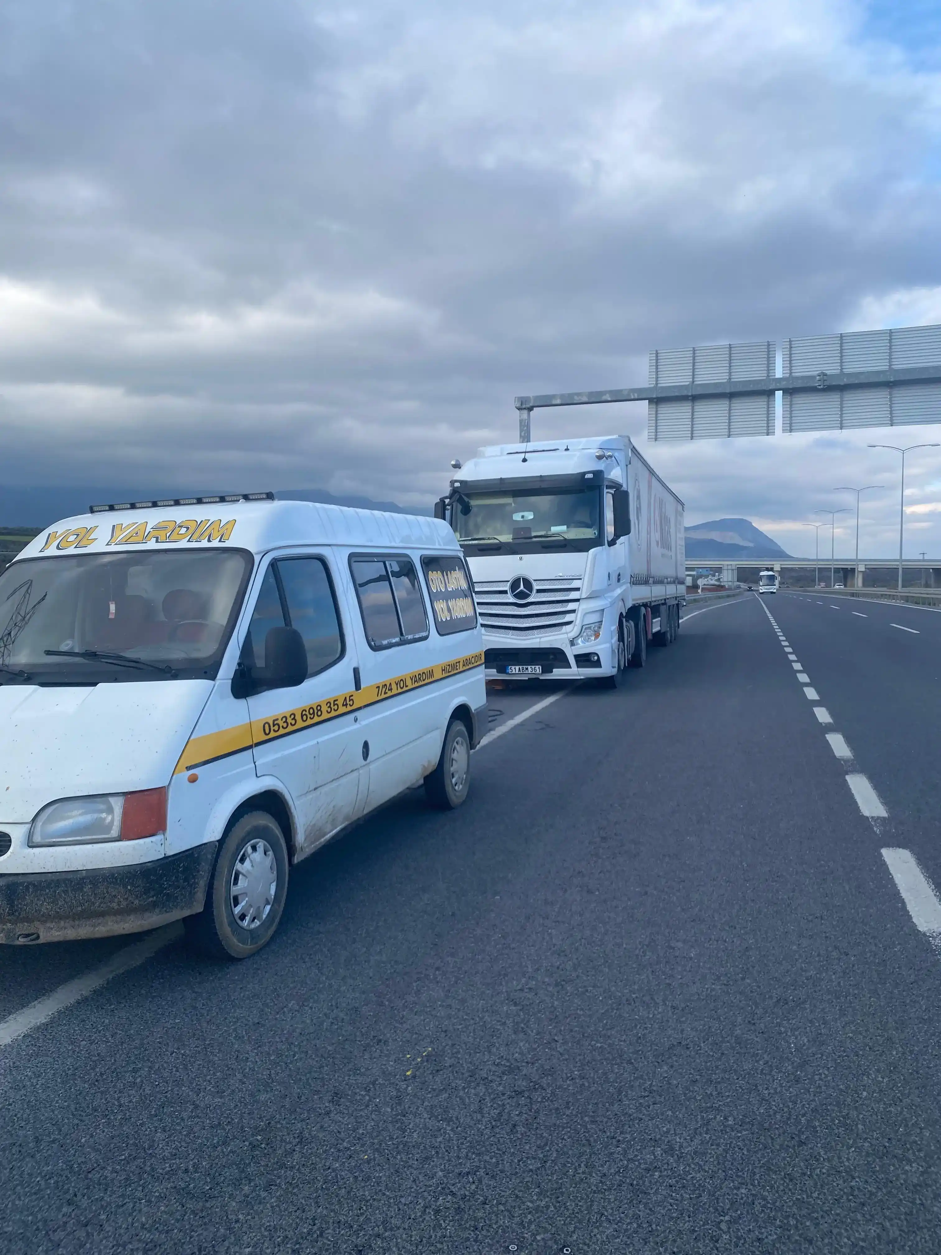 Yolda Lastik Patlaması Durumunda Ne Yapmalı - OtoErtem 7/24 Yol Yardım Hizmeti